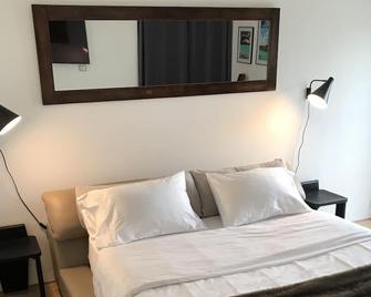 A break at Noju's Sunny Place - Fréjus - Slaapkamer