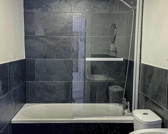 The New George Hotel - Newcastle upon Tyne - Bathroom