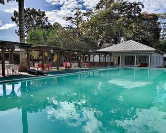 Hotel Cabañas River Park - Omoa - Piscina