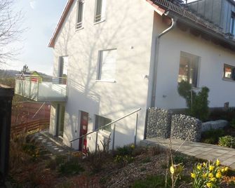 Ferienwohnung Lehrberg - Moderne Wohnung mit Wallbox für E-Auto - Lehrberg - Edificio