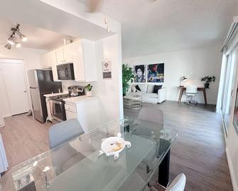 Spacious South Bay Condo - Torrance - Dining room
