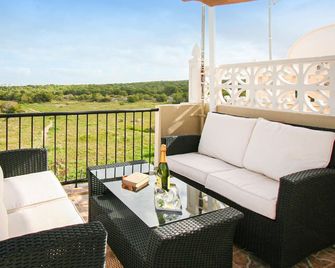 Beautiful Apartment In Torrevieja - Torrevieja - Balkon