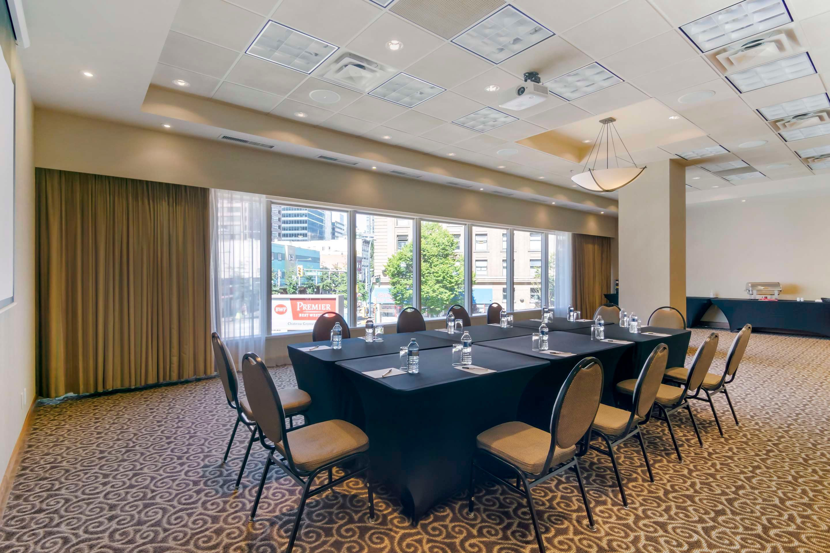 Best Western Premier Chateau Granville Hotel & Suites & Conf. Centre
