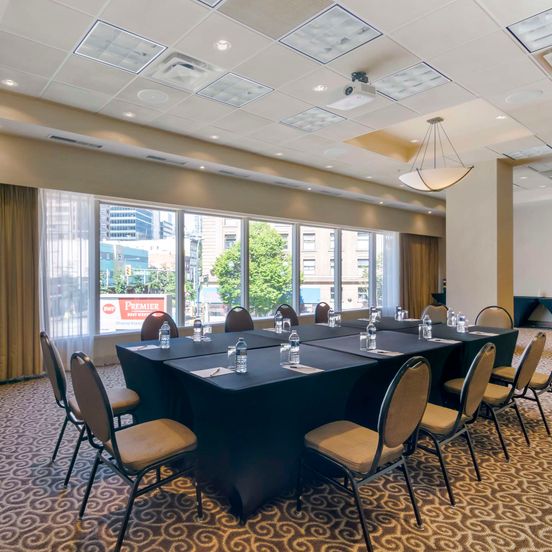 Best Western Premier Chateau Granville Hotel & Suites & Conf. Centre image 1