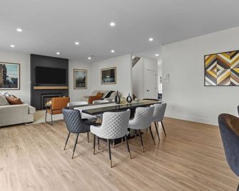 New Golfers Dream Modern Patio King Bed - St. John's - Phòng ăn