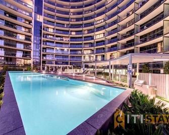 Perfectly Located Modern Apartment - Canberra Cbd - Canberra