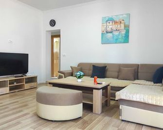 One bedroom apartment with private parking - Neum - Salon