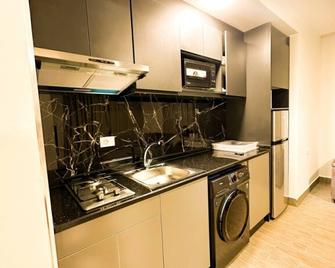 central apartment for rent 30 - Amman - Kitchen