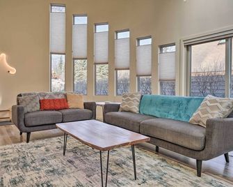 Cozy Anchorage Retreat - Near Hiking and Dtwn! - אנקוראג' - סלון
