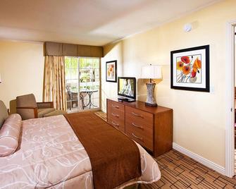 Enjoy beautiful beaches of Del Mar, minutes to San Diego. Walk to restaurants. - Solana Beach - Спальня