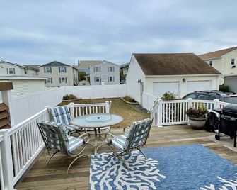 Private Cottage - Huge Fenced Yard - Bay Views! - Ocean City - Balcony