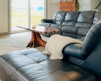 No Minimum Stay! No Chores! Kids allowed - Port O'Connor - Sala de estar