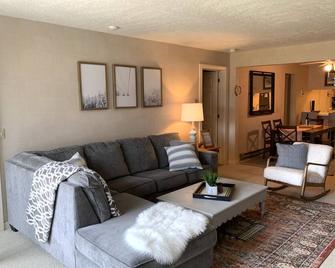 Cozy & Stylish Condo with Amazing Mountain Views - Waterville Valley - Sala de estar