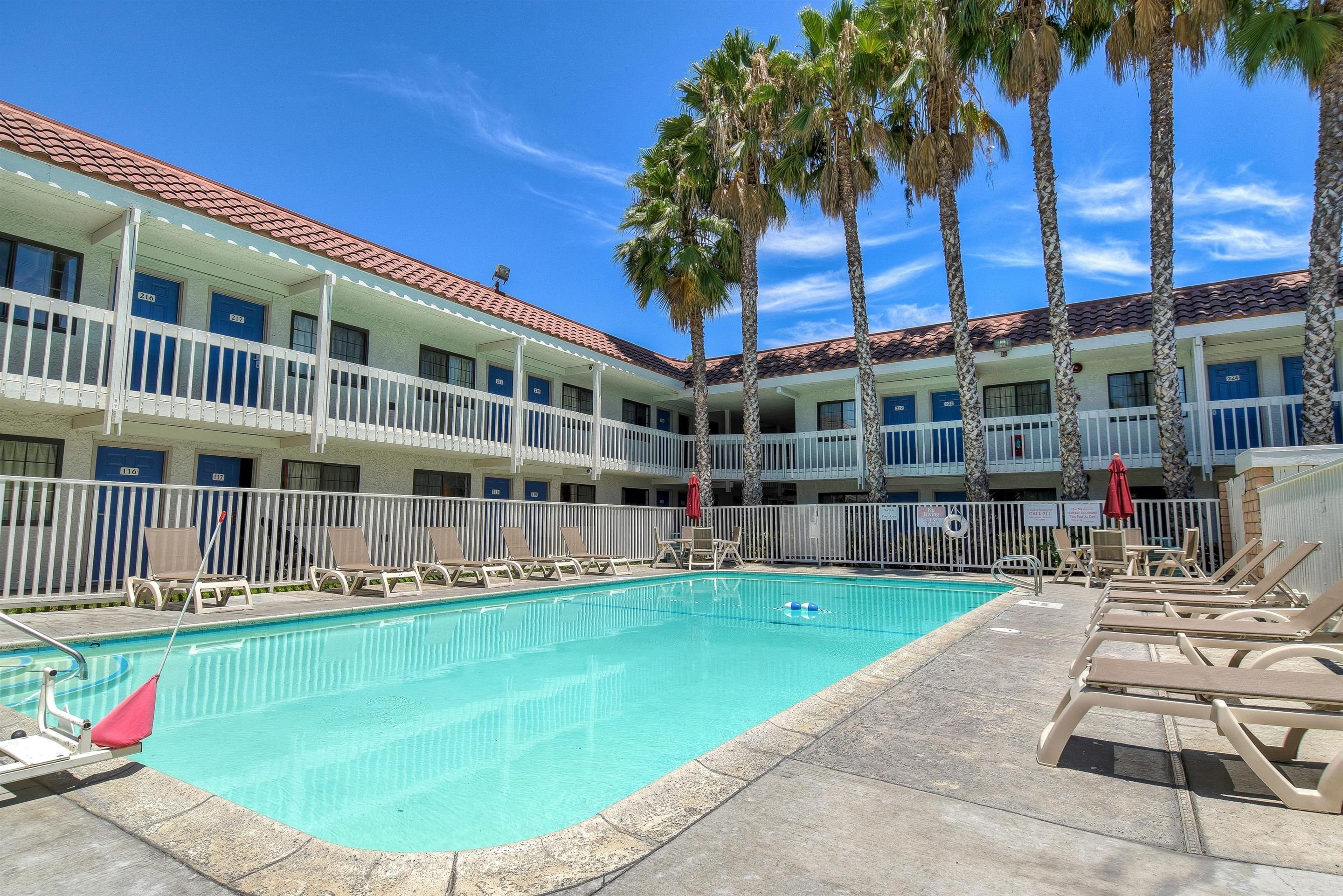 Motel 6-Pomona, Ca - Los Angeles thumbnail 3