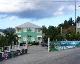 Paige Pond Country Inn - All Saints - Building