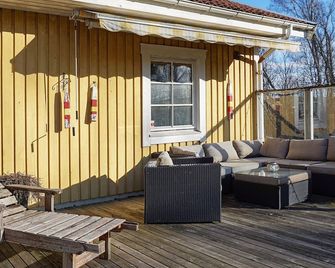 8 Person Holiday Home in Grebbestad-by Traum - Grebbestad - Patio