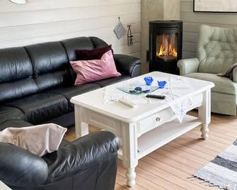3 Bedroom Pet Friendly Home In Farsund - Farsund - Stue