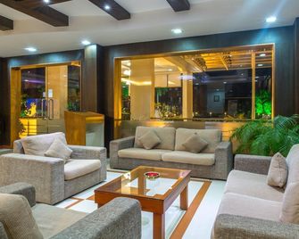 Rustic Leisures - Kochi - Lobby