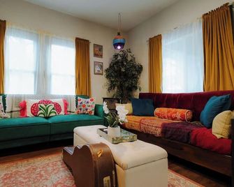 Artistic Retreat Near Stadiums - Kansas City - Sala de estar