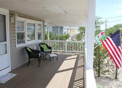 Prime summer weeks now available!! Bay and Sunset Views, Across From Park - Ship Bottom - Balcony