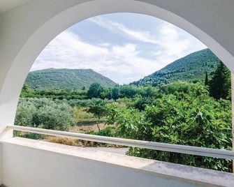 Amazing apartment in Hodilje - Ston - Balcón