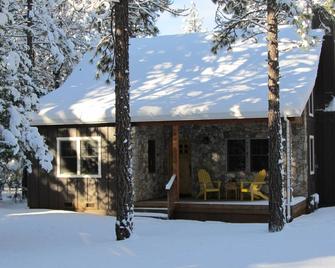 Beautiful New Home In Forest-Like Setting - Burney - Gebäude