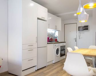 Besos Beach Gem II By Myrentalhost - Sant Adrià de Besòs - Kitchen