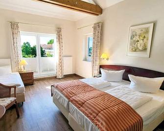 Juniorsuite Orangerie Landseite - Seehotel Schloss Klink - Klink - Schlafzimmer
