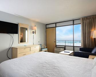 Holiday Sands North 'On the Boardwalk' - Myrtle Beach - Bedroom