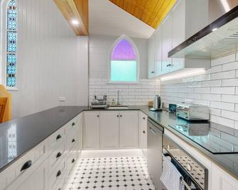 Restored historic church with all amenities - Yangan - Cocina