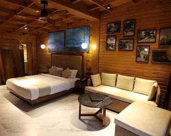 Kasauli Hills Resort - Kasauli - Bedroom