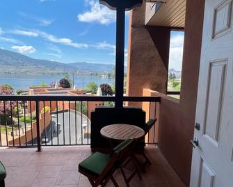 Lakeshore Villas Resort - Three Bedroom Lakefront Condo - Osoyoos - Balkon