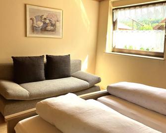 Ferienwohnung u. Weinbau Glaser - apartment/apartment, shower and bath, WC, 1 bedroom - Silz - Sala de estar