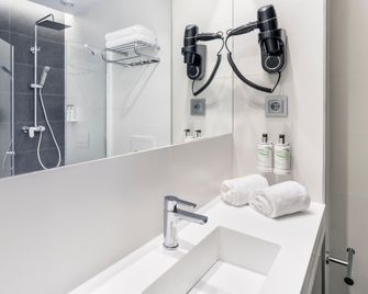 B&b Hotel Malaga Centro - Málaga - Bathroom