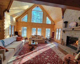 Luxurious log cottage with 600-feet of waterfront, 90 Acres. - Eagle Lake - Living room
