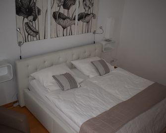 Holiday Apartment Lotus - Brandenburg an der Havel - Schlafzimmer