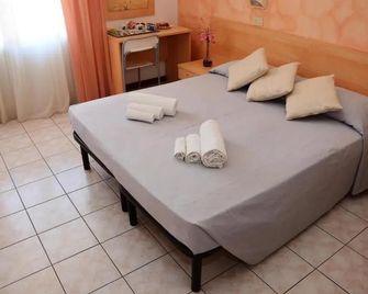 Hotel Jolanda - בלאריה איג'אה מרינה - חדר שינה