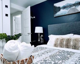 Guest studio/basement - private clean 20 minutes from Port of Montreal - Longueuil - Chambre