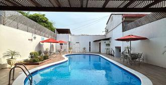 Hotel Del Patio - Flores - Pool