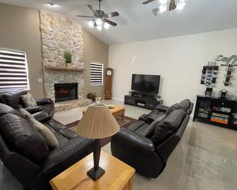 Heated pool at Persimmon Retreat - West Palm Beach - Sala de estar