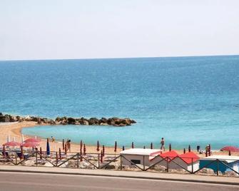 Hotel Giannino - Porto Recanati - Strand