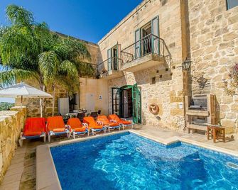 Razzett Tuta Holiday Home - Kerċem - Piscina