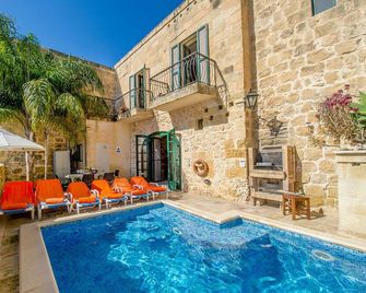 Razzett Tuta Holiday Home - Kerċem - Piscina