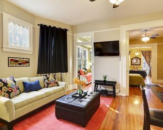 Vintage Home Near French Qtrs 40% Off Summer - New Orleans - Living room