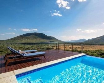 Letamo at Qwabi Private Game Reserve By - Bela-Bela - Басейн