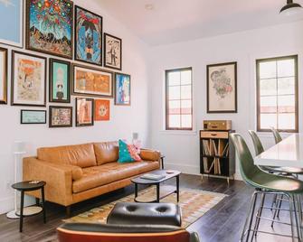 Sacramento Guest House with Patio about 5 Mi to Downtown - סקרמנטו - סלון