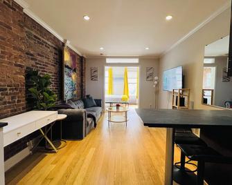 Times Square Luxe: 5 Beds with Washer/Dryer - Nueva York - Sala de estar