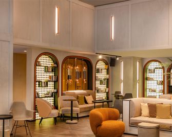 FirstName Toulouse - טולוז - טרקלין