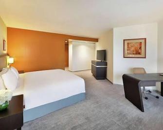 Solid Worth Hotels - Ilorin - Bedroom