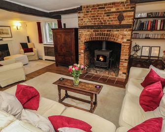 Coppice Hill House, Pet Friendly, With Hot Tub In Bishop's Waltham - Southampton - Living room